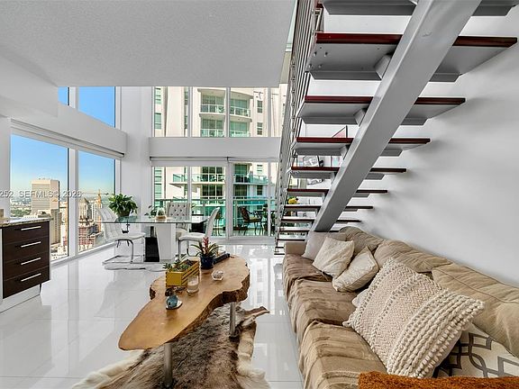 2nd image of 41 SE 5th St APT 2117