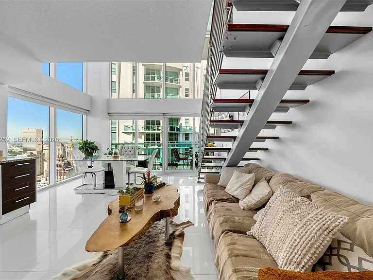 41 SE 5th St #2117 — Photo 2