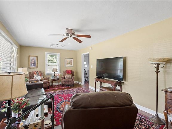 4th image of 2774 Westhampton Ave SW