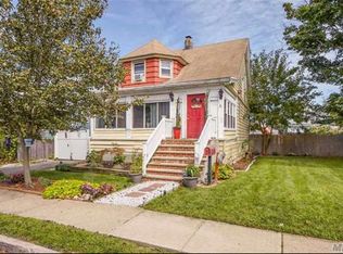 41 Nassau Ave, Freeport, NY 11520