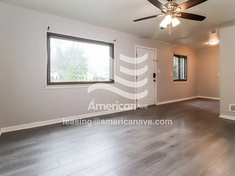 1306477_003_living_room_3.jpg