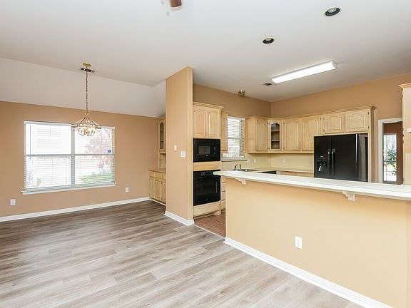 5th image of 1710 Calgary Dr
