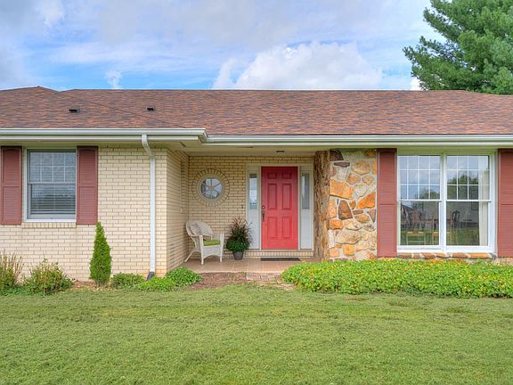 4th image of 2125 Pleasant Hill Dr