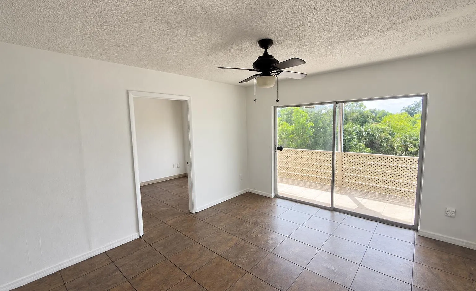 4131 Stirling Rd — Photo 3