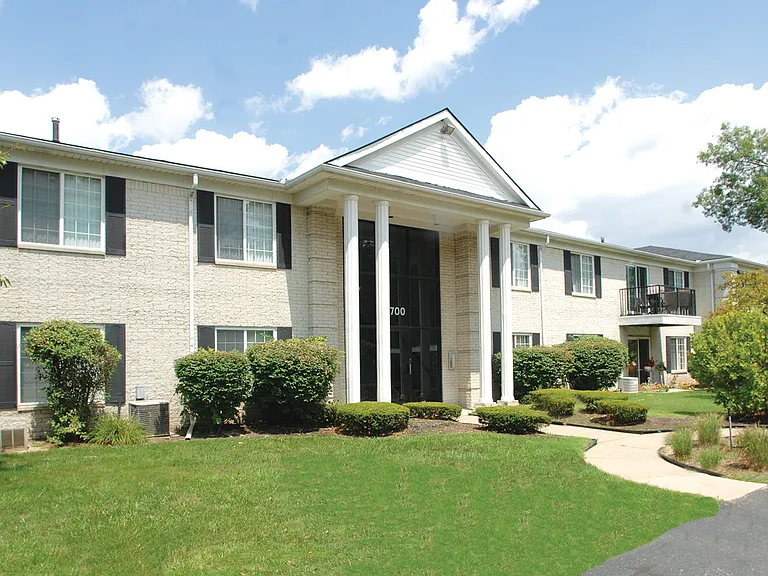 Up to 1,300 sq. ft. of luxurious space, along with walk-in closets, private patios, carports and a beautiful environment.