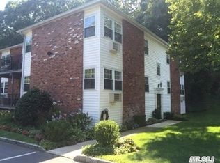 142 Church St APT 4D, Kings Park, NY 11754