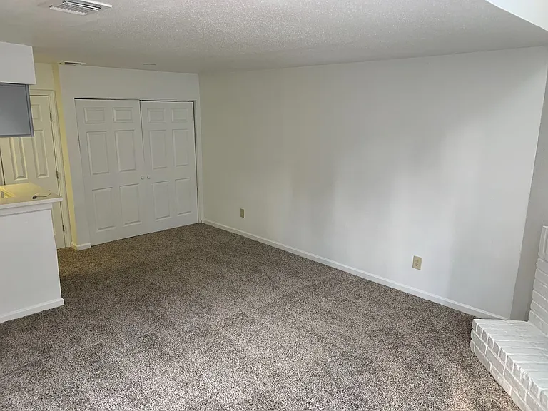 Emerald Cove Apartments — Photo 12