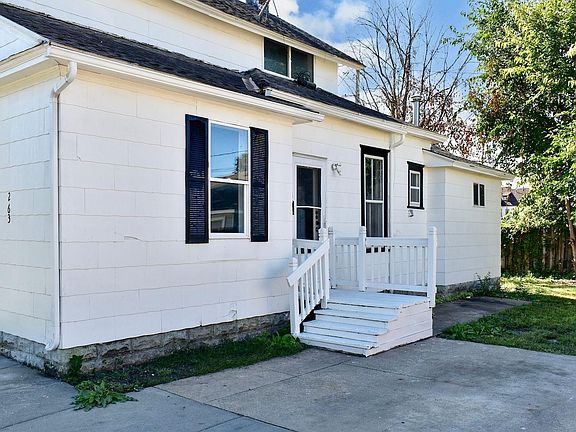 2nd image of 263 Franklin St