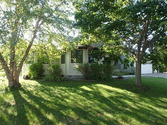 3rd image of 1706 Shannon Dr