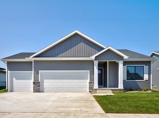 8136 Buckley St, Johnston, IA 50131