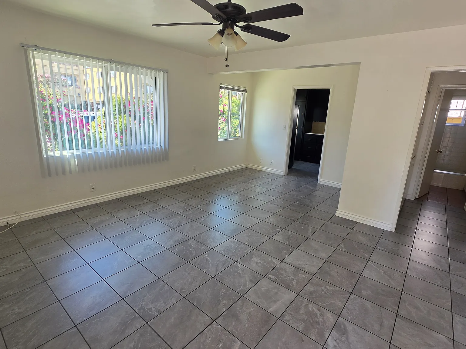 2 bed, 600 sqft, $2,500 — Photo 3
