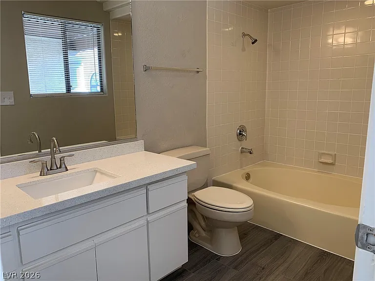 1411 Santa Margarita St #G — Photo 16