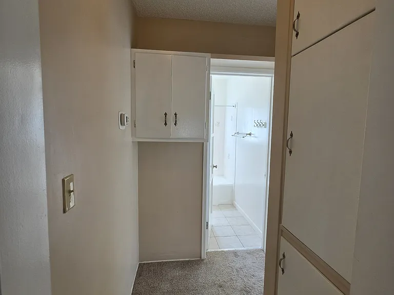 1232 N Screenland Dr — Photo 6