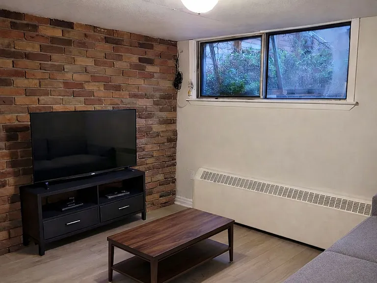 11 Rusholme Dr #LOWER — Photo 7