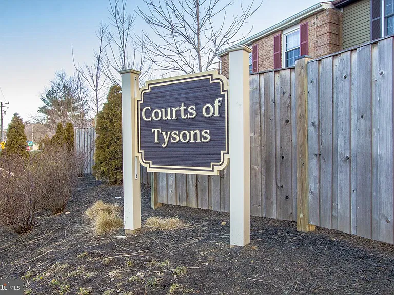 8035 Tyson Oaks Cir — Photo 2
