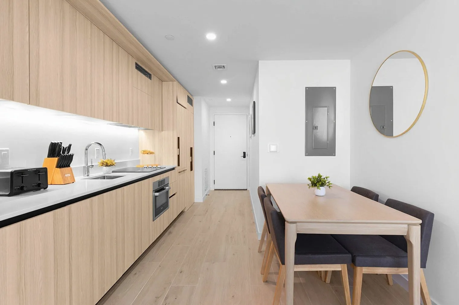 2 bed, 2.0 bath, 871 sqft, $4,884 — Photo 3