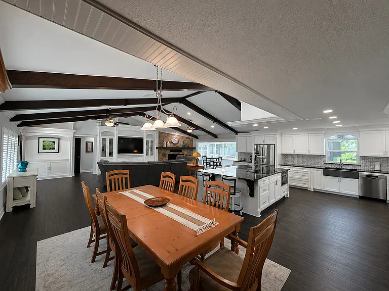 223 S Nesbitt Ter — Photo 10