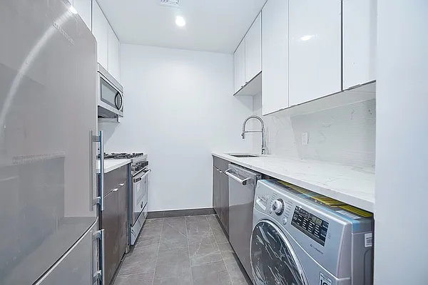 Rented by Keller Williams NYC | media 32