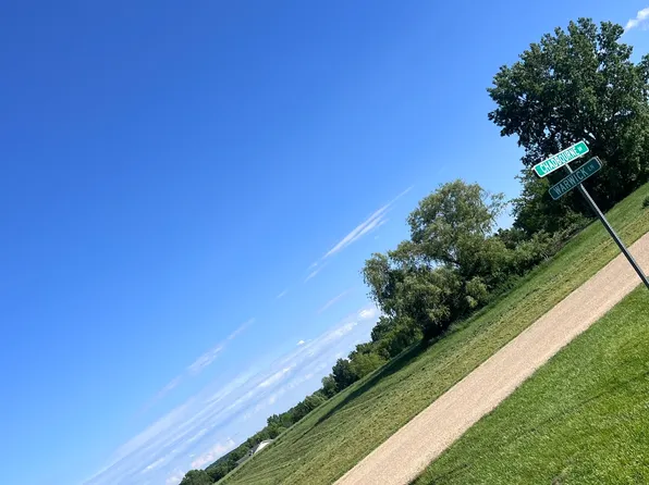 5-143 Chadbourne Dr, Lanark, IL 61046