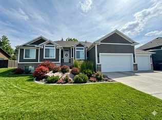 118 Red Hawk Ave, Evanston, WY 82930