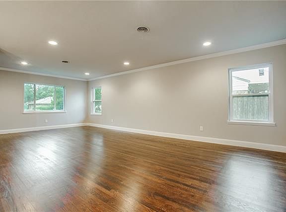 3rd image of 407 S Lois Ln