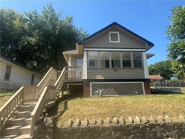 1011 N Broadway St, Leavenworth, KS 66048