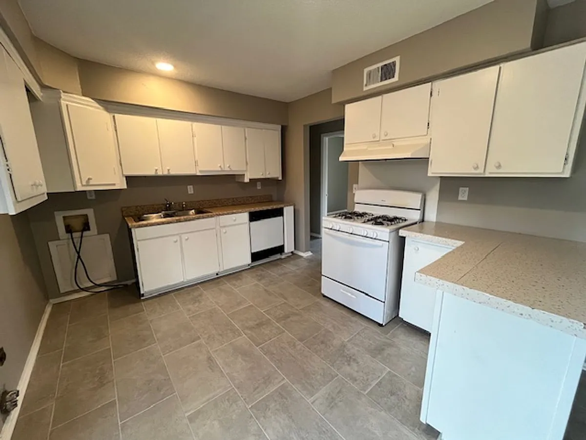 Building Photo - 3016 Mayfair Dr