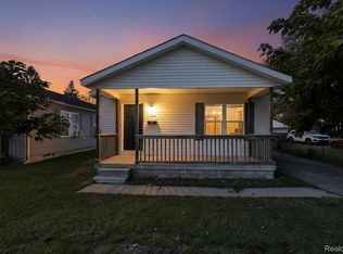 4004 Howe Rd, Wayne, MI 48184