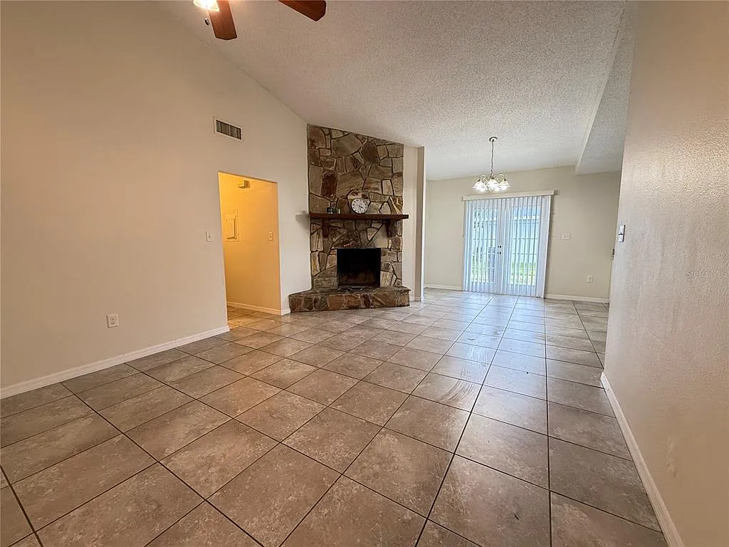 2 bed, 2.0 bath, 1112 sqft, $1,700 — Photo 2
