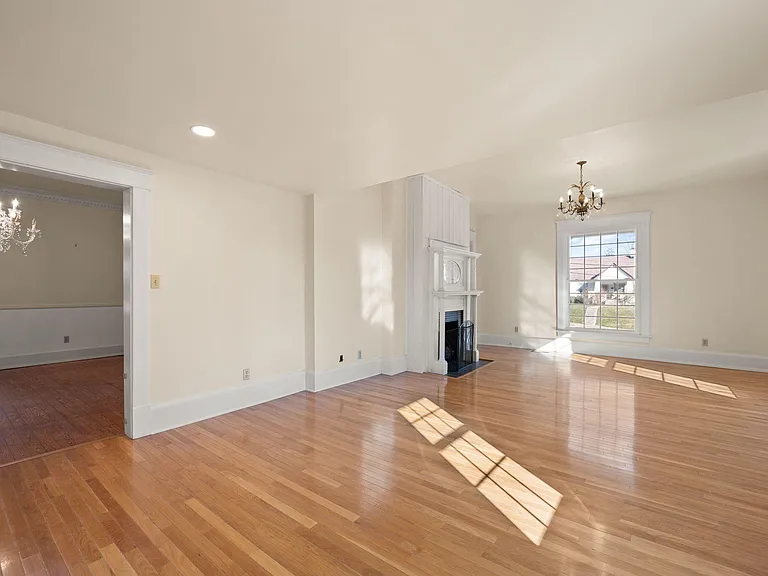 406 N Main St — Photo 30