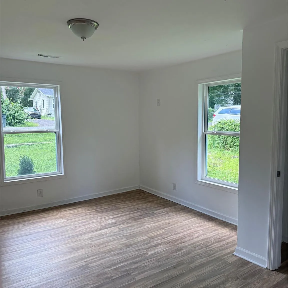 3 bed, 1.0 bath, 1059 sqft, $1,750 — Photo 4