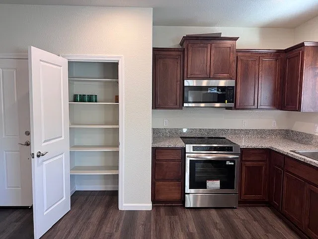 Astoria Place — Photo 2