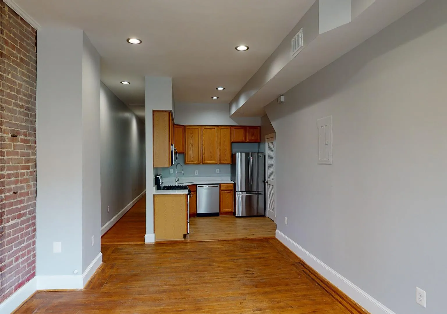 2 bed, 1100 sqft, $2,899 — Photo 3