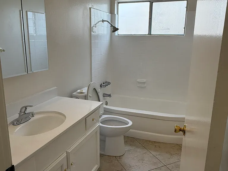 2718 N Linwood St — Photo 5