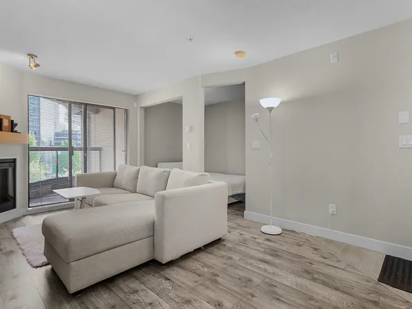 10838 City Pkwy #331, Surrey, BC V3T 5X9