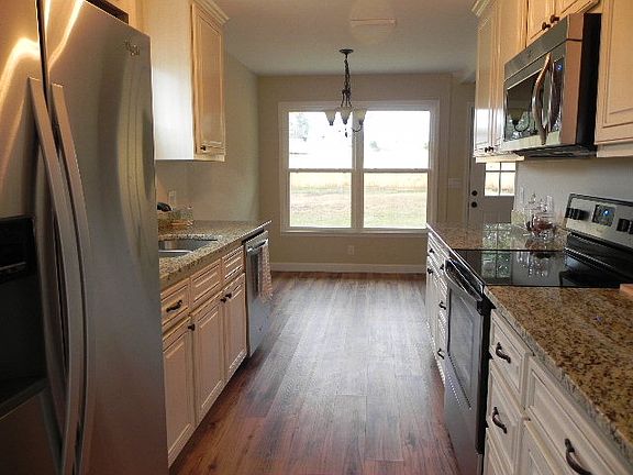 2nd image of 206 Heritage Blvd
