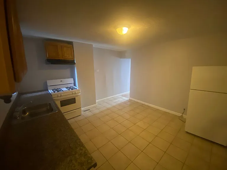 2572 McCulloh St — Photo 15
