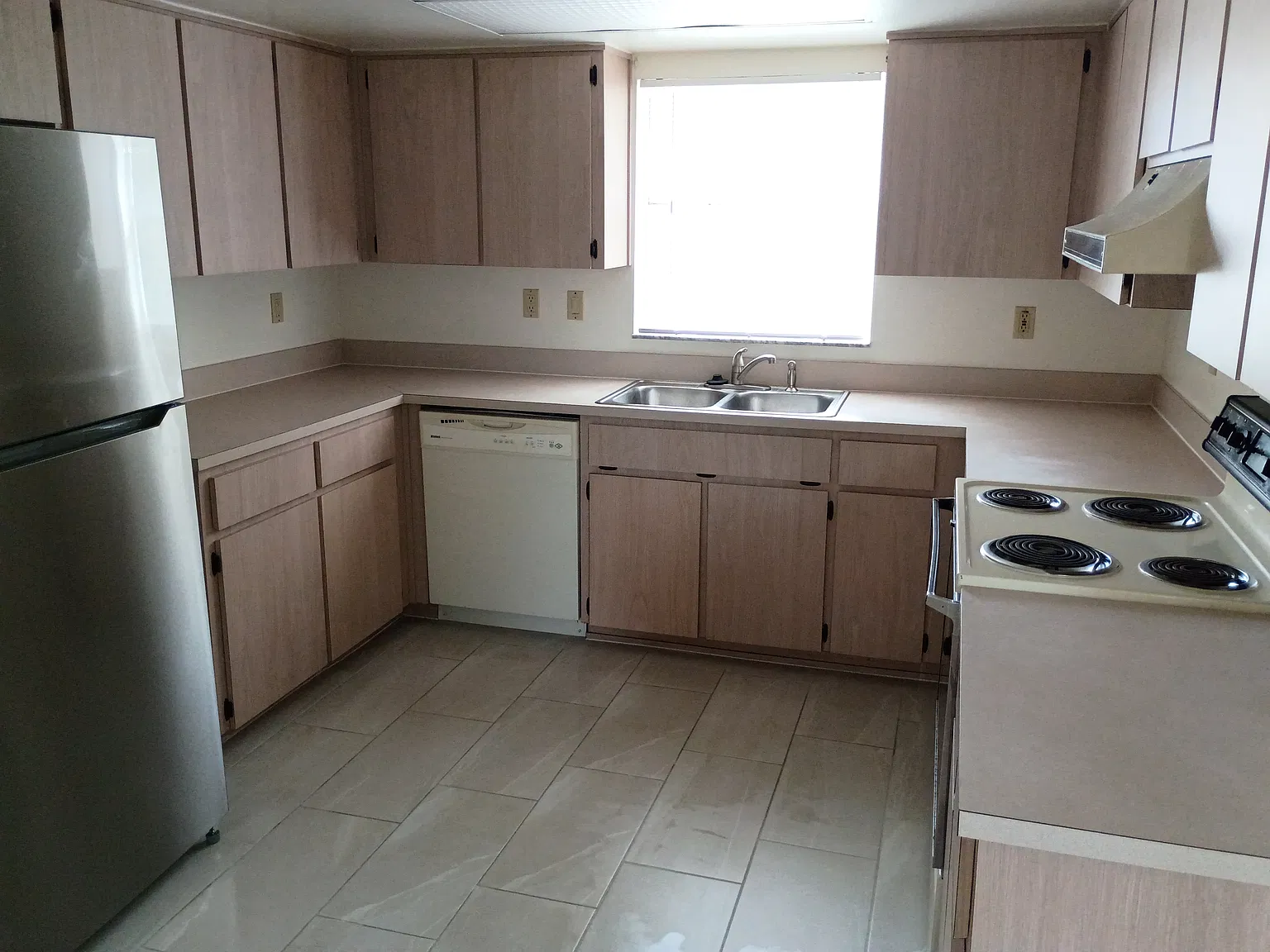 2 bed, 1.5 bath, 1250 sqft, $1,450 — Photo 2