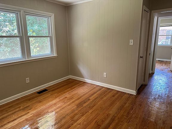 4th image of 1243 Essex Pl