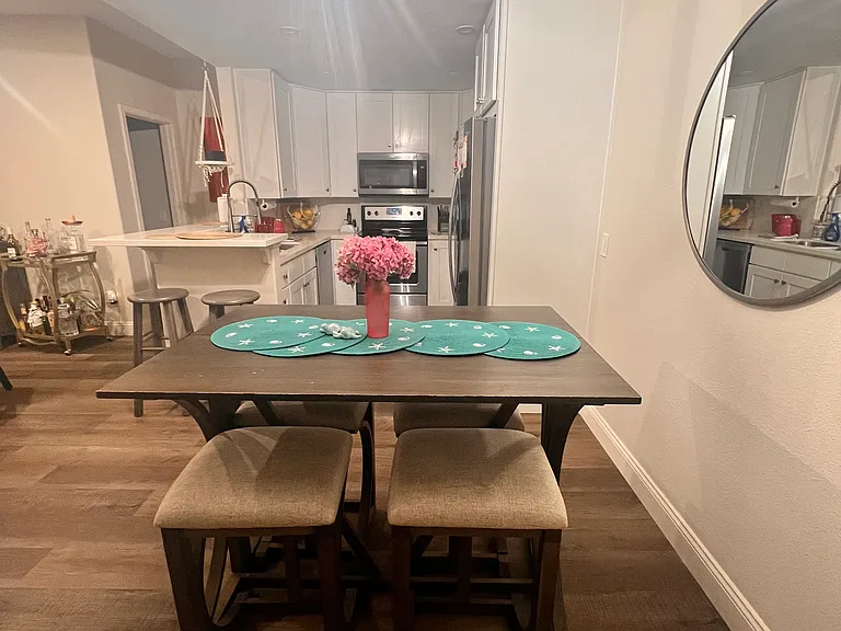 550 Camino De La Reina — Photo 3