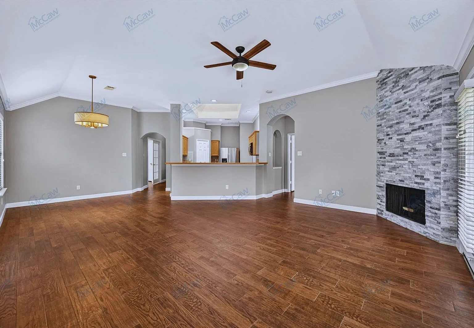 3 bed, 2.0 bath, 1840 sqft, $2,450 — Photo 2