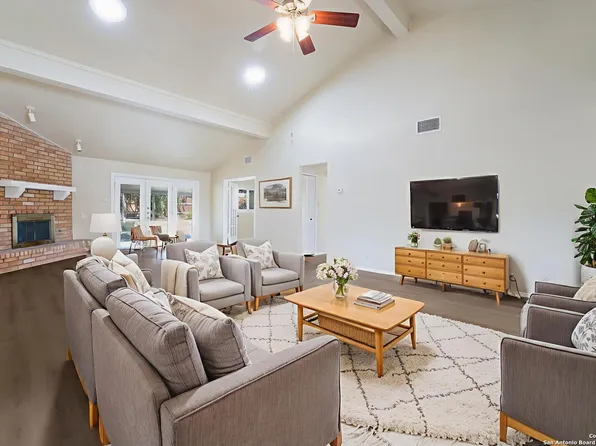 9751 Cylburn, Converse, TX 78109