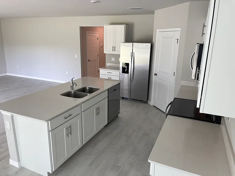 455 Londrina Dr — Photo 6