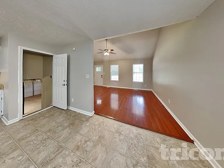 48 Halehaven Dr — Photo 4