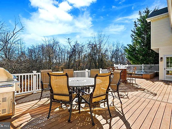 4th image of 27 Donovan Rd