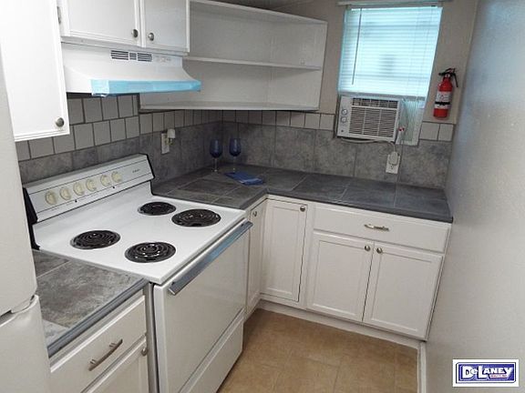 4th image of 411 Priscilla St