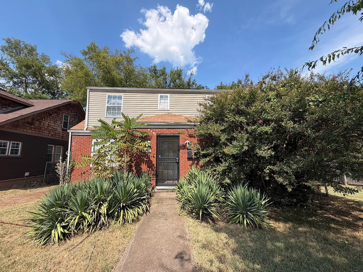 2 bed, 1100 sqft, $1,400 — Photo 1