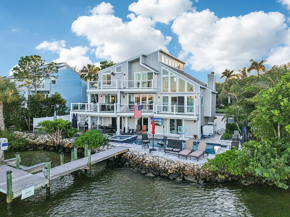 5422 Siesta Cove Dr