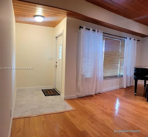 2241 NE 38th St — Photo 3
