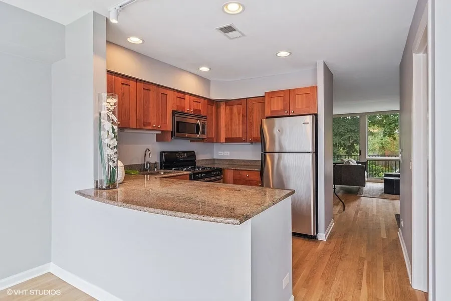 Building Photo - 2053 N Larrabee St #2
